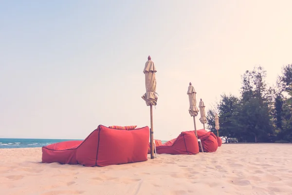 Beautiful beach and sea — Stock Photo, Image