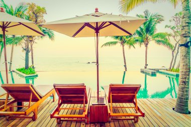 Şemsiye ve sandalye Havuzu