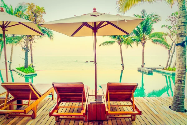 Şemsiye ve sandalye Havuzu