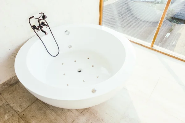 Bella decorazione di lusso vasca da bagno — Foto Stock