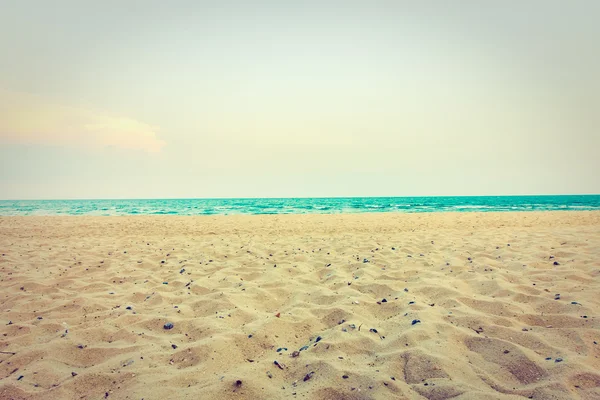 美丽的空沙滩和大海风景 — 图库照片