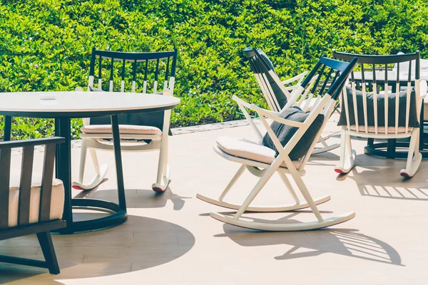 Cadeiras e mesas modernas — Fotografia de Stock