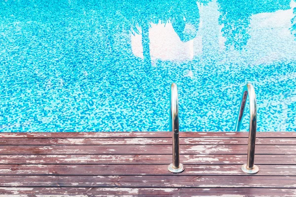 Piscină frumoasă de lux — Fotografie, imagine de stoc