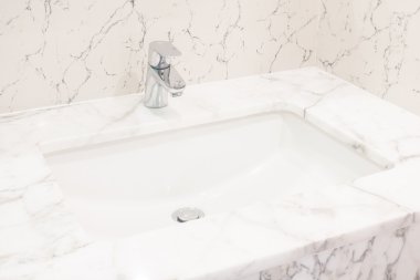Musluk ve lavabo dekorasyon