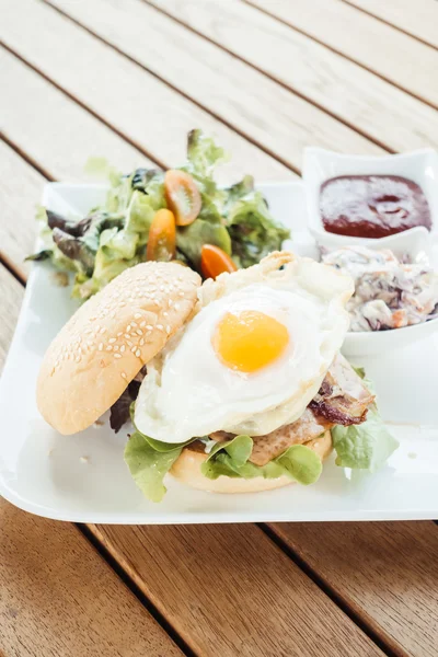 Hamburger with vegetable — Stock Photo, Image