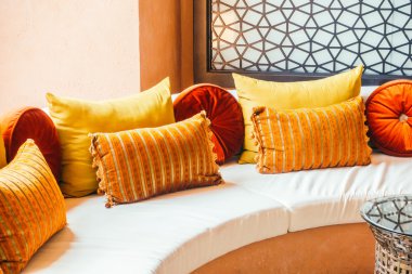 Güzel lüks yastıklar Divan