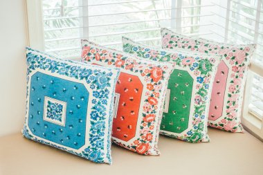 Güzel lüks yastıklar Divan