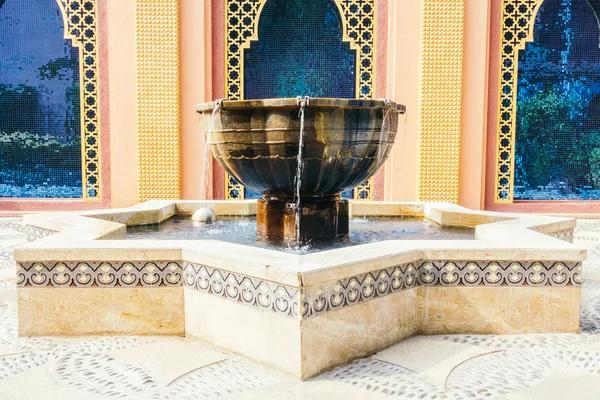 Água da fonte com estilo morocco — Fotografia de Stock