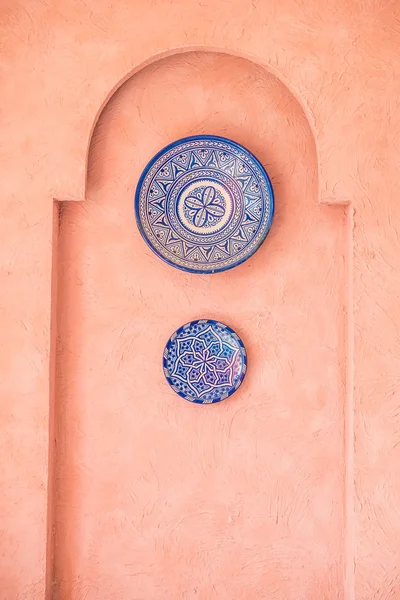 板摩洛哥装饰在墙上 — 图库照片