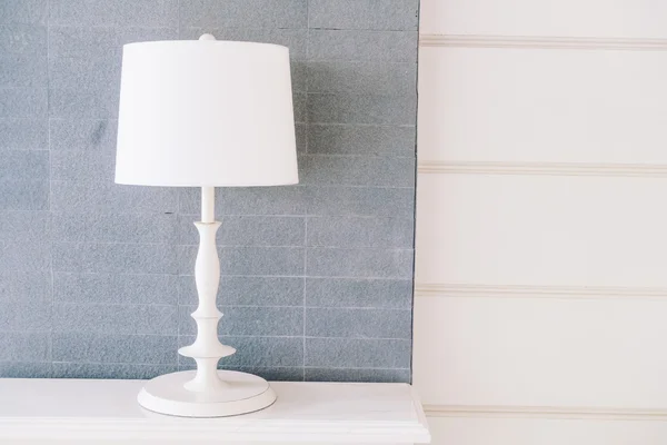Bílé světlo lampy v obývacím pokoji — Stock fotografie