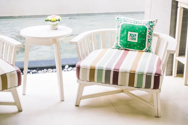 Schöne Luxus-Kissen auf dem Sofa — Stockfoto