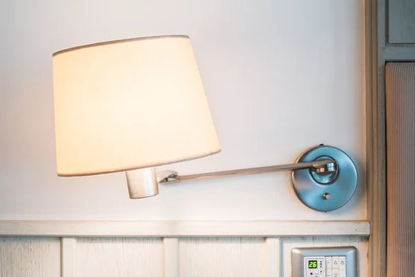 Weiße Lampe im Wohnzimmer — Stockfoto