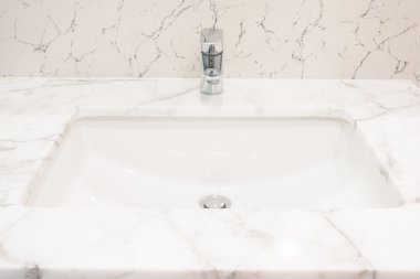 Musluk ve lavabo dekorasyon