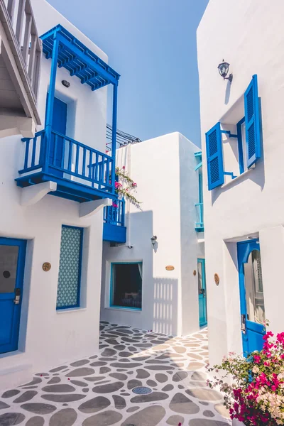 Schöne architektur mit santorini und griechischem stil — Stockfoto