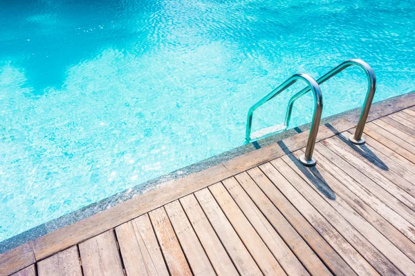 Escadas de piscina — Fotografia de Stock