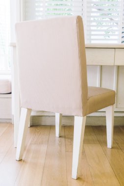 Boş masa ve sandalye