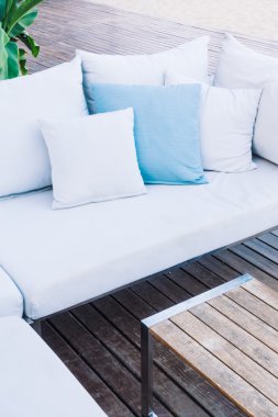 Güzel lüks yastıklar Divan