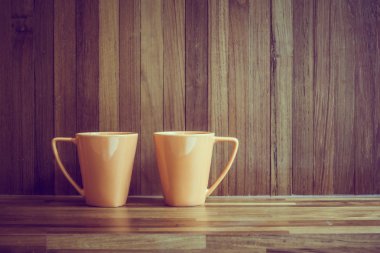 Turuncu kahve fincanı