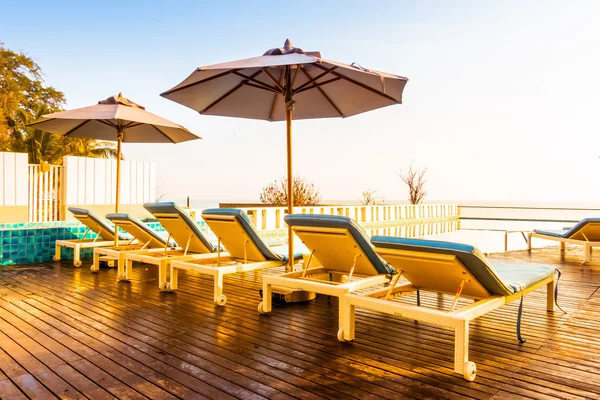 Schöner Luxus-Pool im Hotel — Stockfoto