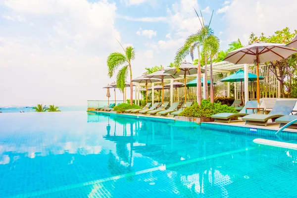 Hermosa piscina de lujo —  Fotos de Stock