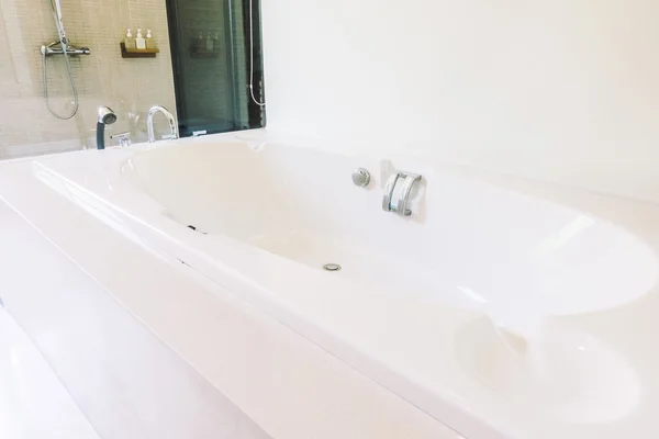 Hermosa decoración de bañera de lujo — Foto de Stock