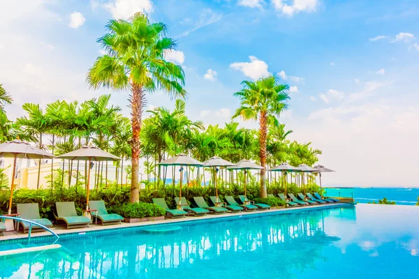 Bella piscina di lusso — Foto Stock