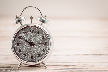 Klasik alarm saati