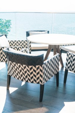 Modern sandalye ve masa