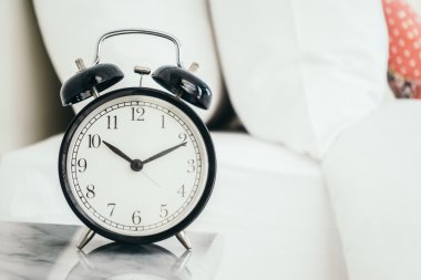 Sabah saat ve alarm