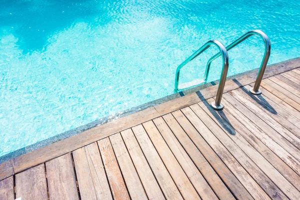 Schwimmbadtreppe — Stockfoto