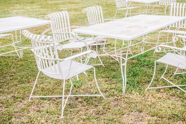 空の椅子とテーブル — ストック写真