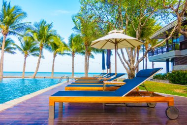 Güzel lüks otel yüzme havuzunda