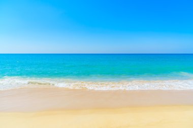 Güzel tropikal plaj ve deniz