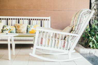 Kanepe üzerinde güzel lüks yastıklar