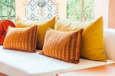 Güzel lüks yastıklar Divan