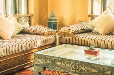 Fas tarzı ile kanepe yastık