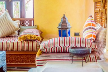 Fas tarzı ile kanepe yastık