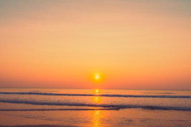 Sahilde güzel gündoğumu