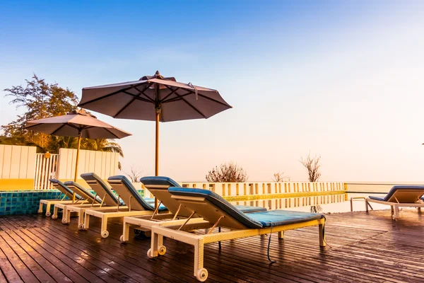 Schöner Luxus-Pool im Hotel — Stockfoto