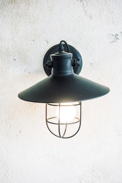 Światło lampy na ścianie dekoracji salon wnętrza — Zdjęcie stockowe