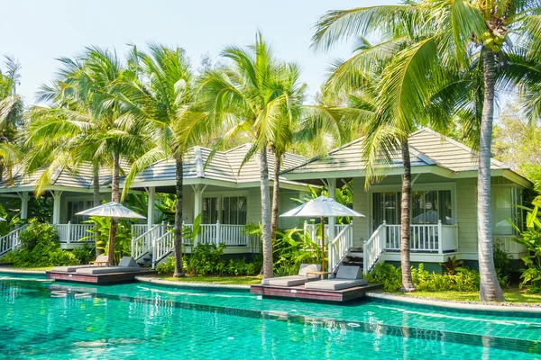 Hermosa piscina de lujo — Foto de Stock