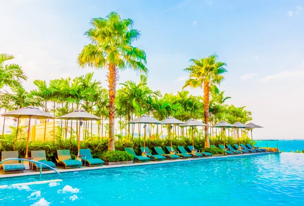 Bella piscina di lusso — Foto Stock