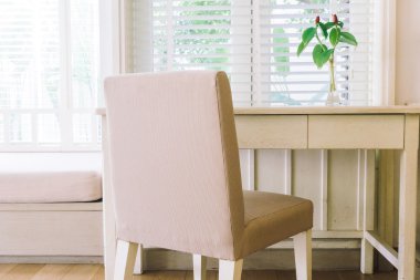 Boş masa ve sandalye