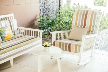 Kanepe üzerinde güzel lüks yastıklar