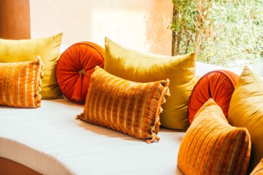 Güzel lüks yastıklar Divan