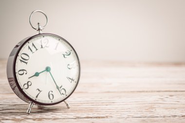 Klasik alarm saati