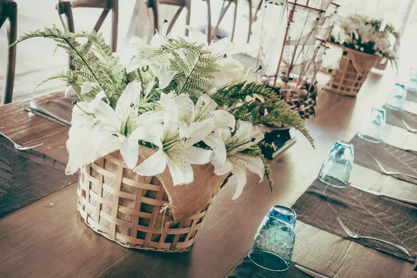 White flower in vase — Stock Photo, Image