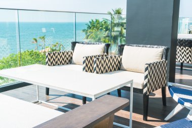 Modern sandalye ve masa