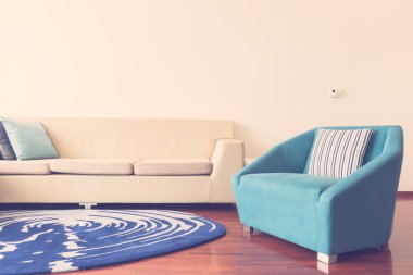 Kanepe üzerinde güzel lüks yastıklar