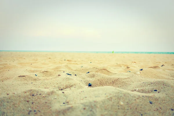 Όμορφη άδειο παραλία με άμμο και το θαλασσινό τοπίο — Φωτογραφία Αρχείου